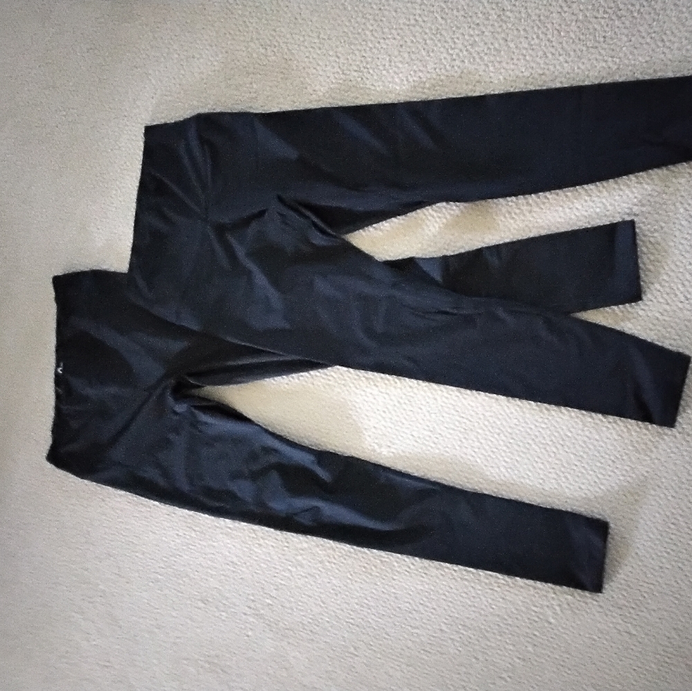 2 pairs of yoga pants